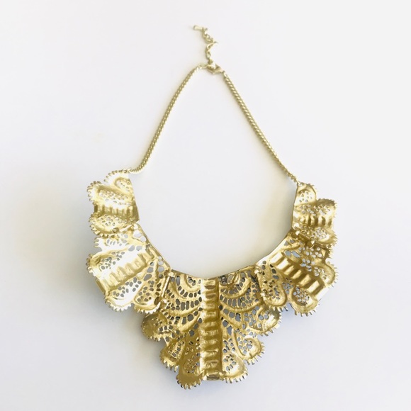 ⭐️ HOST PICK ⭐️ Lace/filigree design necklace - Picture 8 of 8